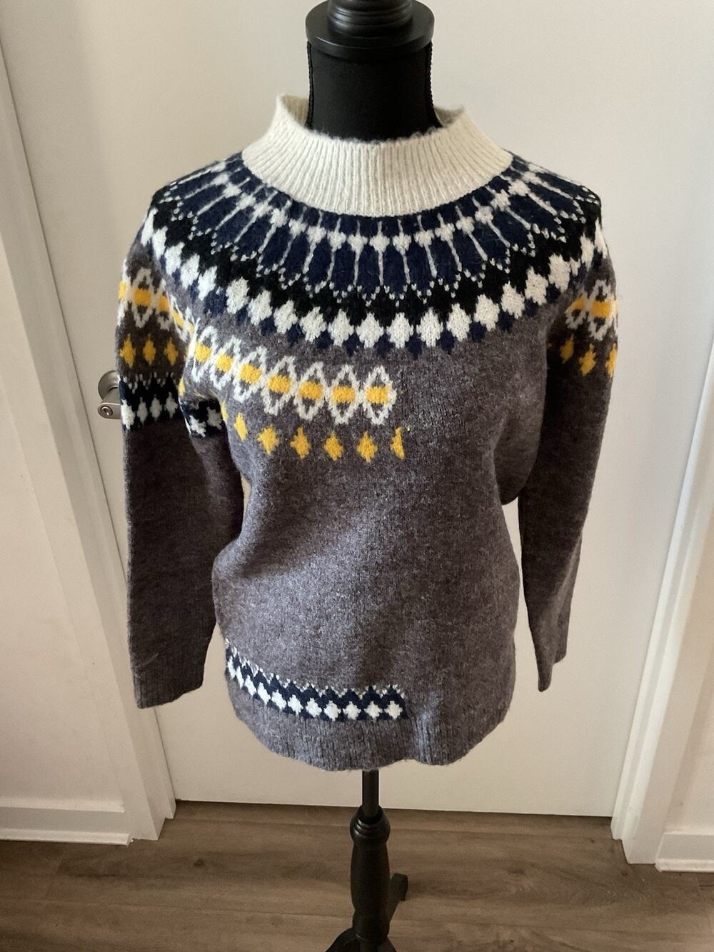 DNA Fair Isle Crew Neck Sweater Gray Knit Nordic Boho Geometric Pullover Cozy XS